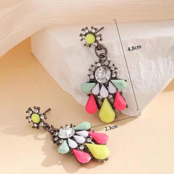 Rhinestone Chandelier Style Water Drop Coral Pastel Daisy Statement Earrings - Picture 4 of 5